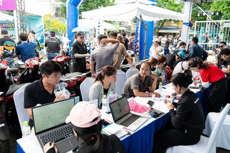 Doi-xe-xang-lay-xe-dien-vinfast-powersteam