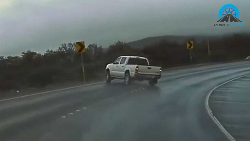 mat-lai-khi-lai-xe-o-to-powersteam