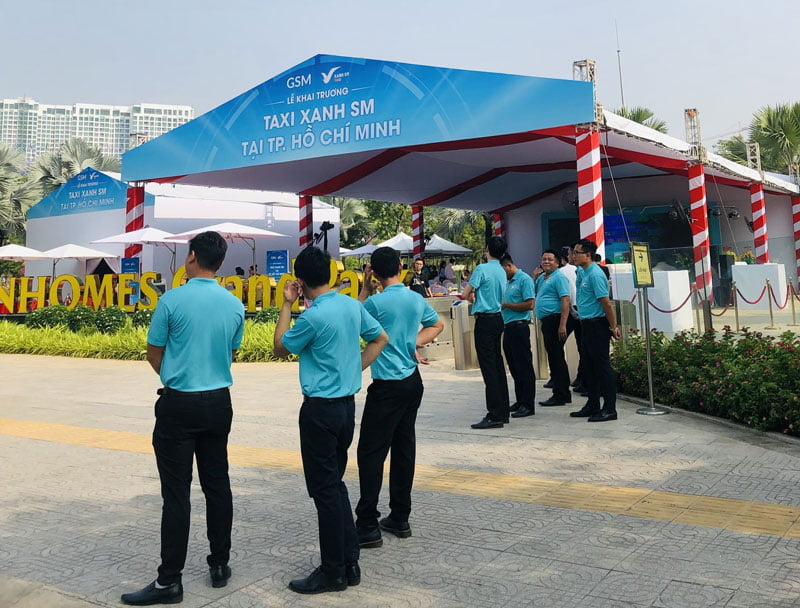 tai-xe-taxi-vinfast-tap-hop-tai-le-ra-quan-powersteam