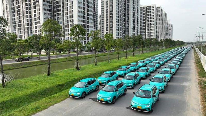 taxi-vinfast-chuan-bi-ra-quan-tphcm-powersteam