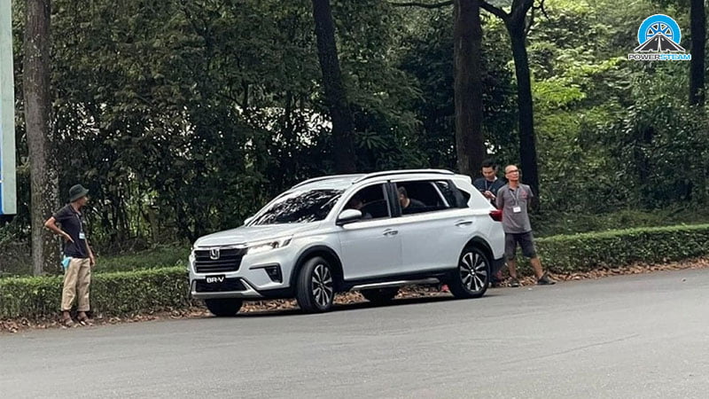 bat-gap-honda-br-v-2023-tren-pho-powersteam