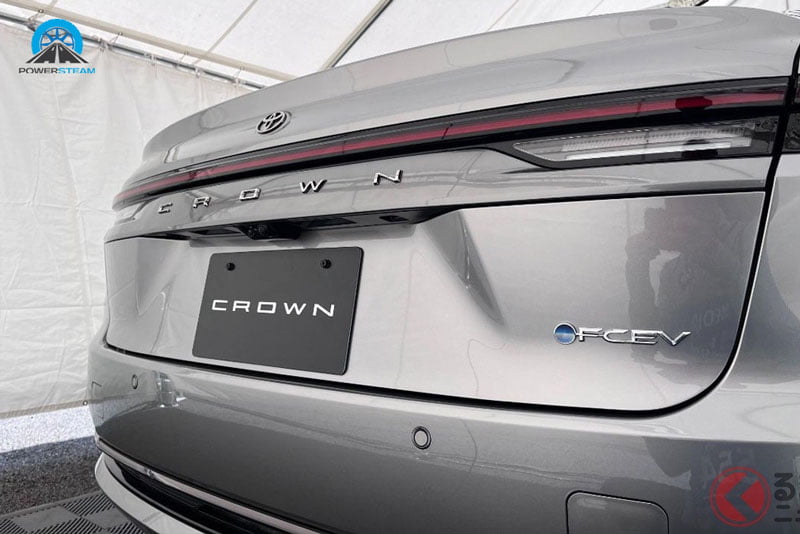 den-hau-led-toyota-crown-sedan-2024-powersteam