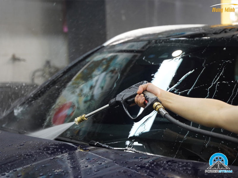 dich-vu-rua-xe-giu-xe-thang-powersteam