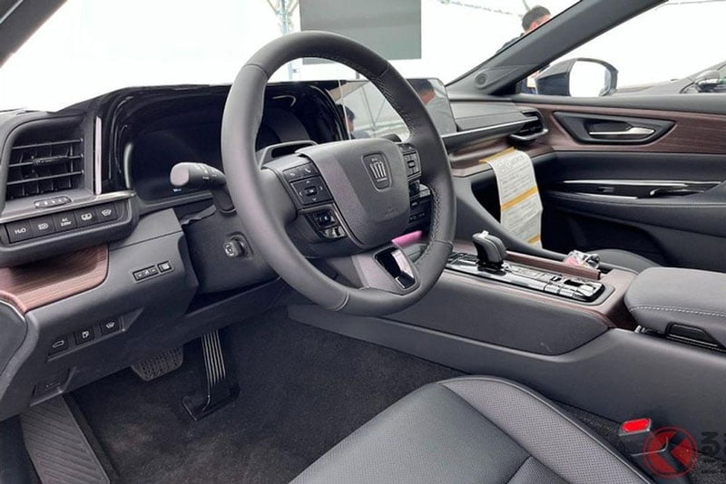 vo-lang-3-chau-toyota-crown-sedan-2024-powersteam