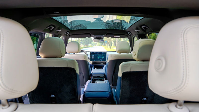 trang-bi-nhieu-tien-nghi-suv-e-vinfast-vf-9-powersteam