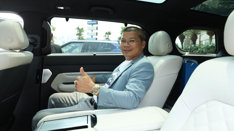 xe-chu-tich-suv-e-vinfast-vf-9-powersteam