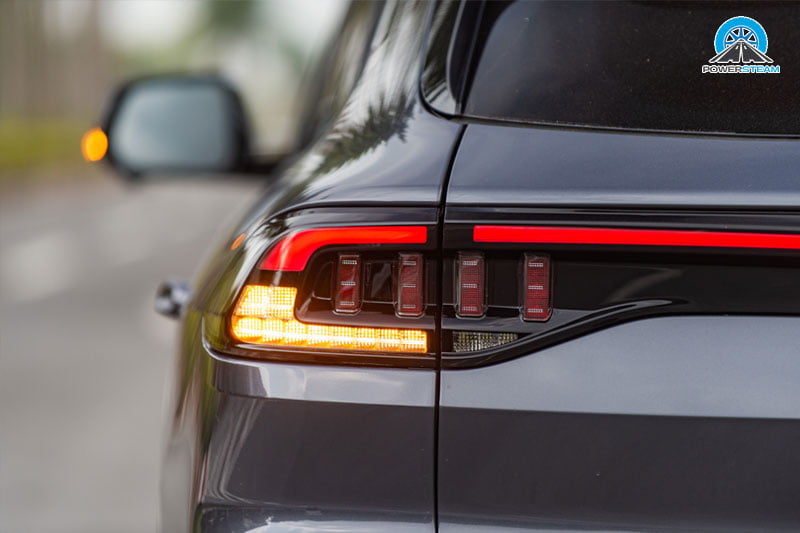 den-hau-suv-d-vinfast-vf8-2023-powersteam