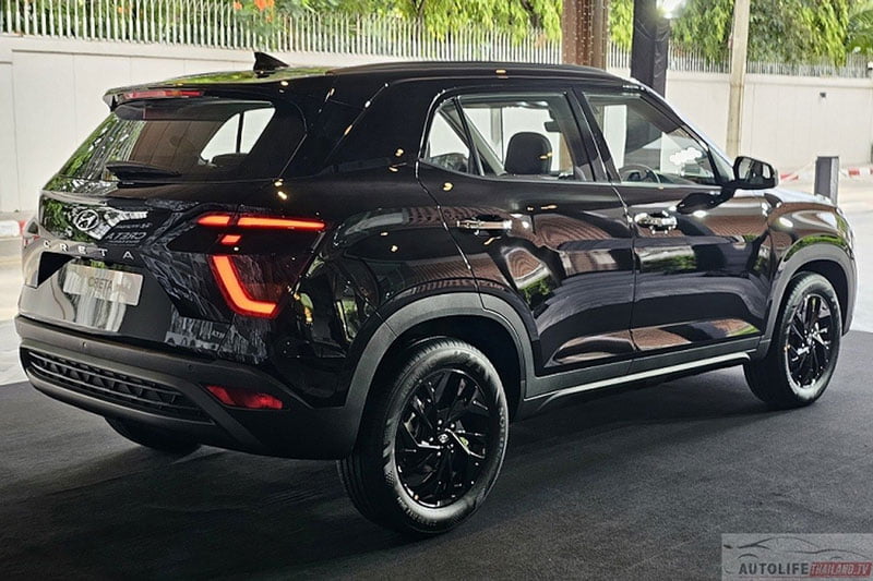 duoi-xe-hyundai-creta-2023-black-edition-powersteam
