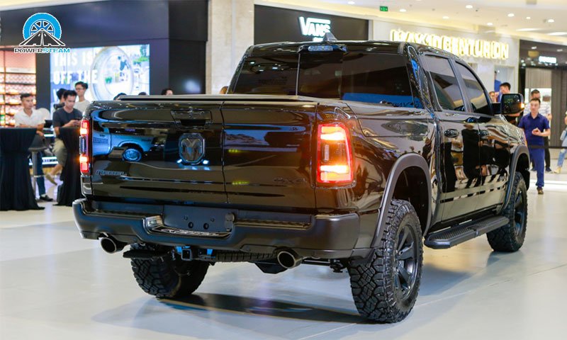 duoi-xe-sieu-ban-tai-ram-1500-rebel-ra-mat-powersteam