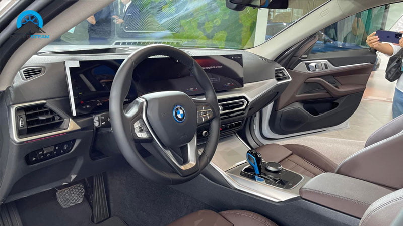 khoang-lai-bmw-ix3-va-bmw-i4-chinh-thuc-ra-mat-powersteam