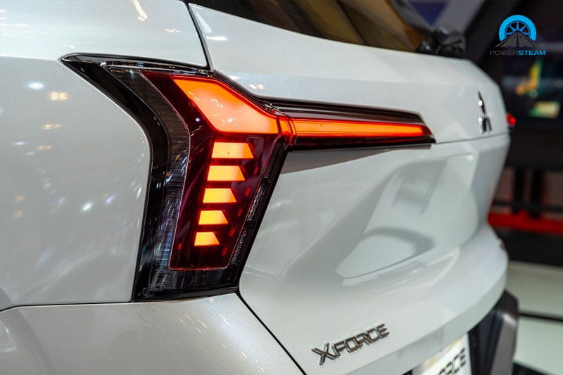 den-hau-mitsubishi-xforce-ban-dac-biet-powersteam