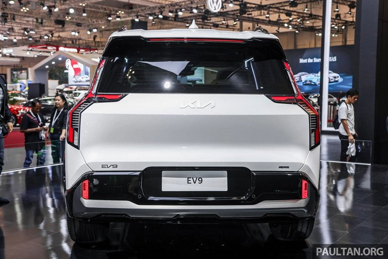 duoi-xe-kia-ev9-gt-line-2024-ra-mat-dna-powersteam