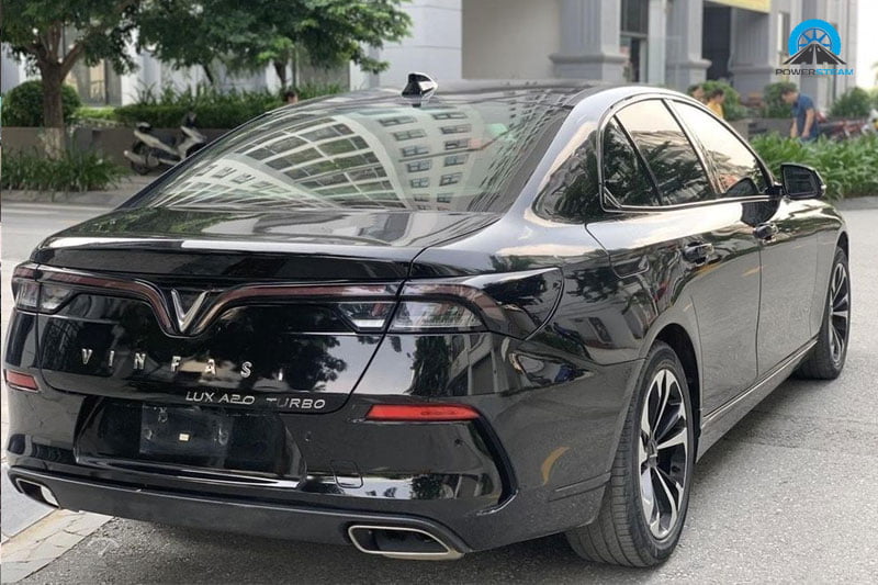 duoi-xe-sedan-hang-e-vinfast-lux-a2-0-powersteam