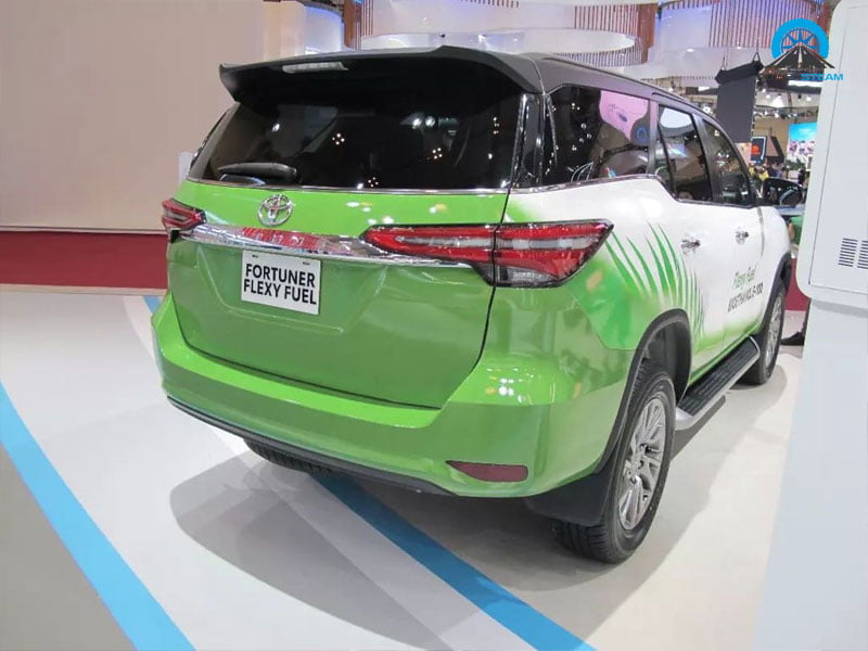 duoi-xe-toyota-fortuner-chay-bang-con-powersteam