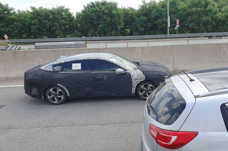 kia-k3-2024-bat-gap-khi-dang-chay-thu-nguy-trang-powersteam