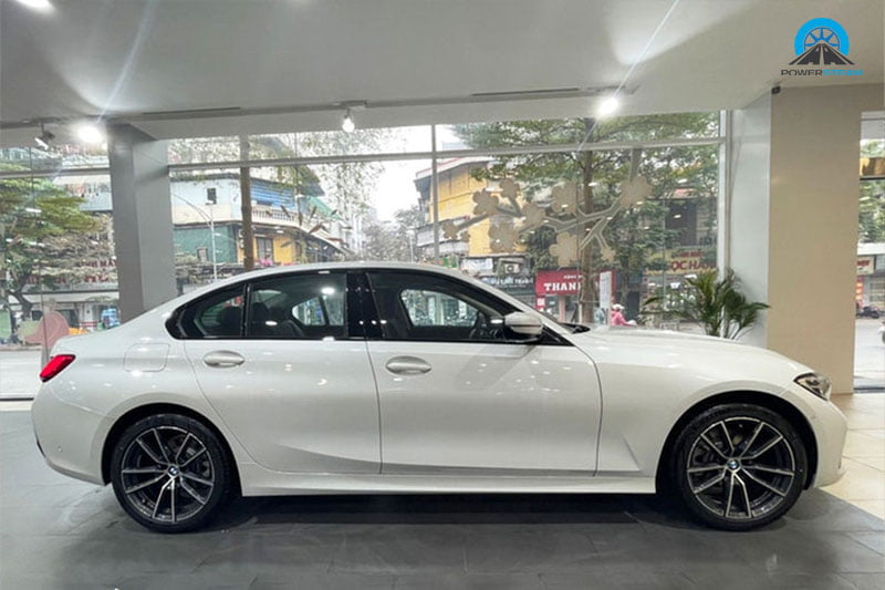 BMW 320i Sport Line hơn 1,4 tỷ tại Việt Nam, rẻ hơn Toyota Camry