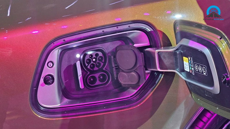 cong-sac-rolls-royce-spectre-ra-mat-malaysia-powersteam